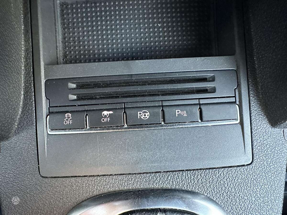 Volkswagen Touran 2013 — photo 24