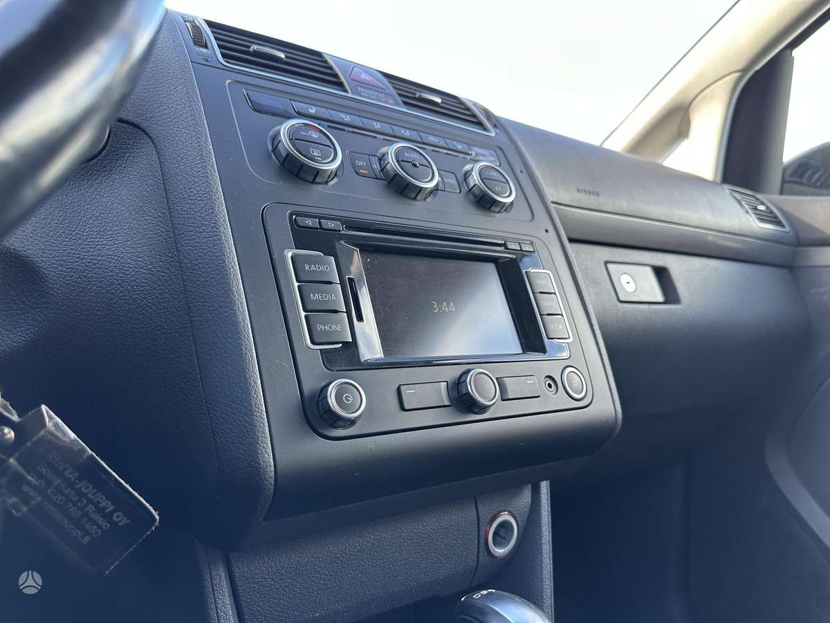 Volkswagen Touran 2013 — photo 26