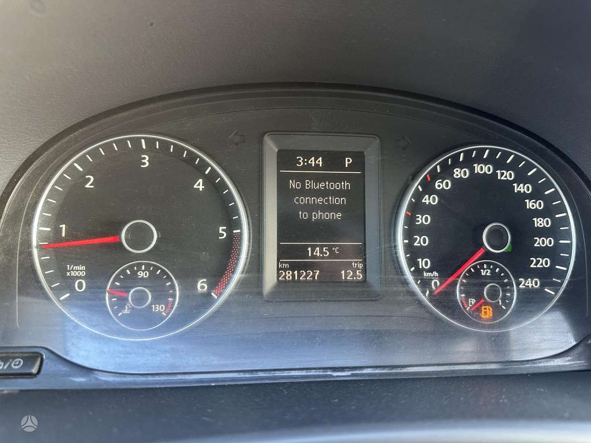 Volkswagen Touran 2013 — photo 29