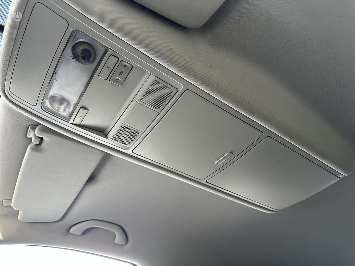 Volkswagen Touran 2013 — photo 30