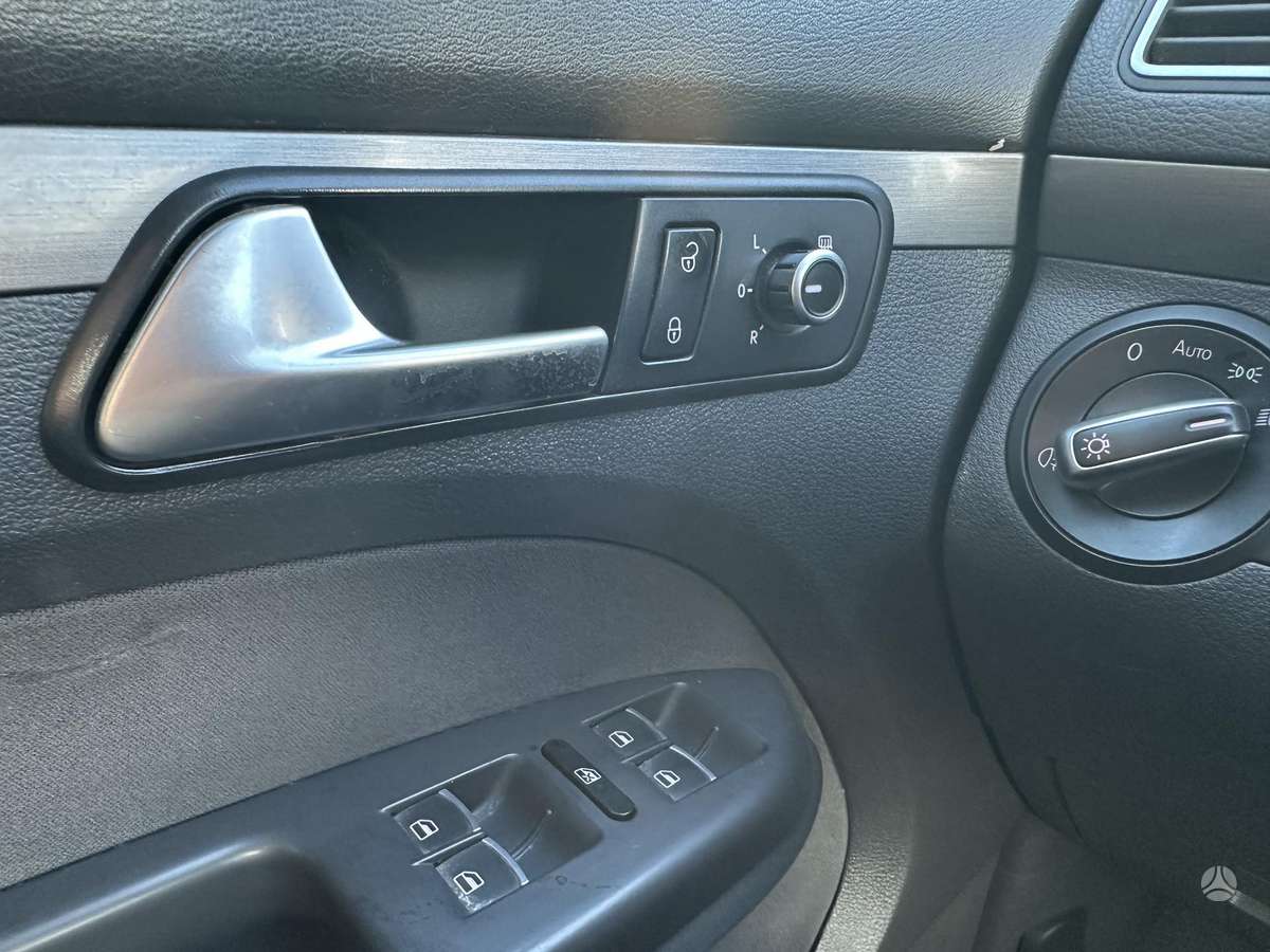 Volkswagen Touran 2013 — photo 31