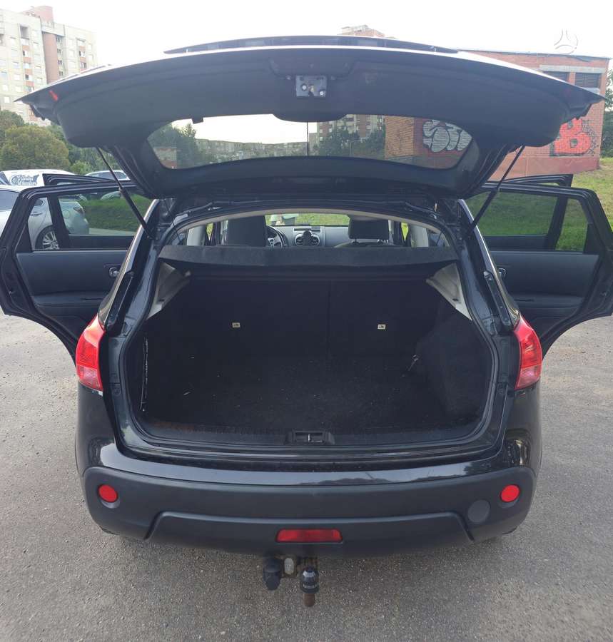 Nissan Qashqai 2010 — rear view