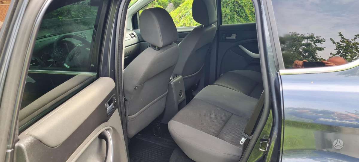 Ford Kuga 2010 — photo 10