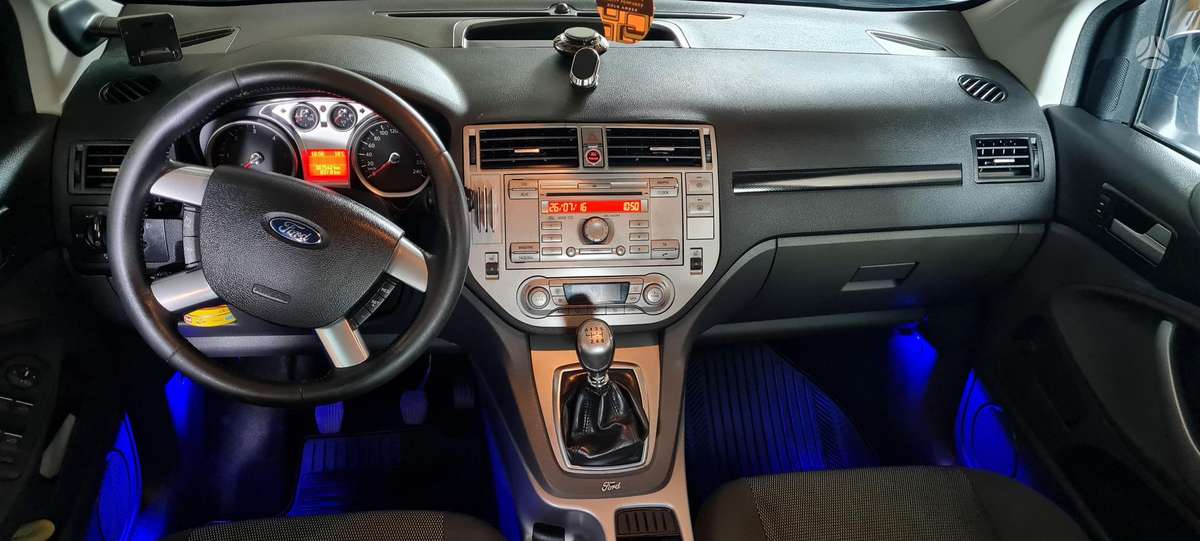 Ford Kuga 2010 — photo 12
