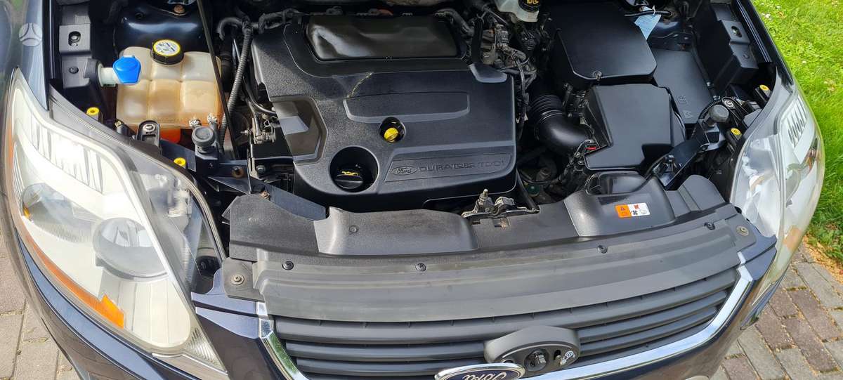 Ford Kuga 2010 — photo 9