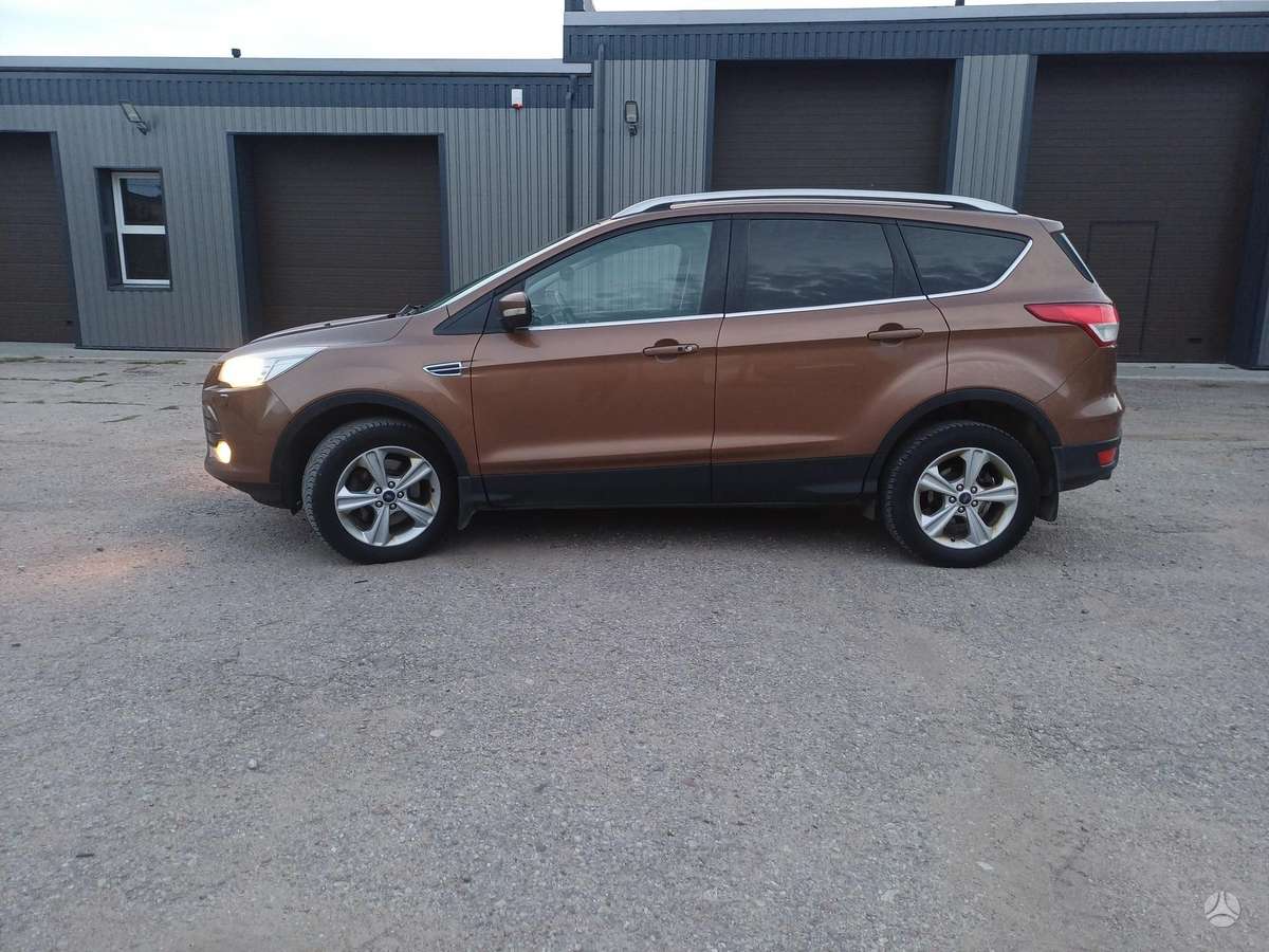 Ford Kuga 2014 — салон