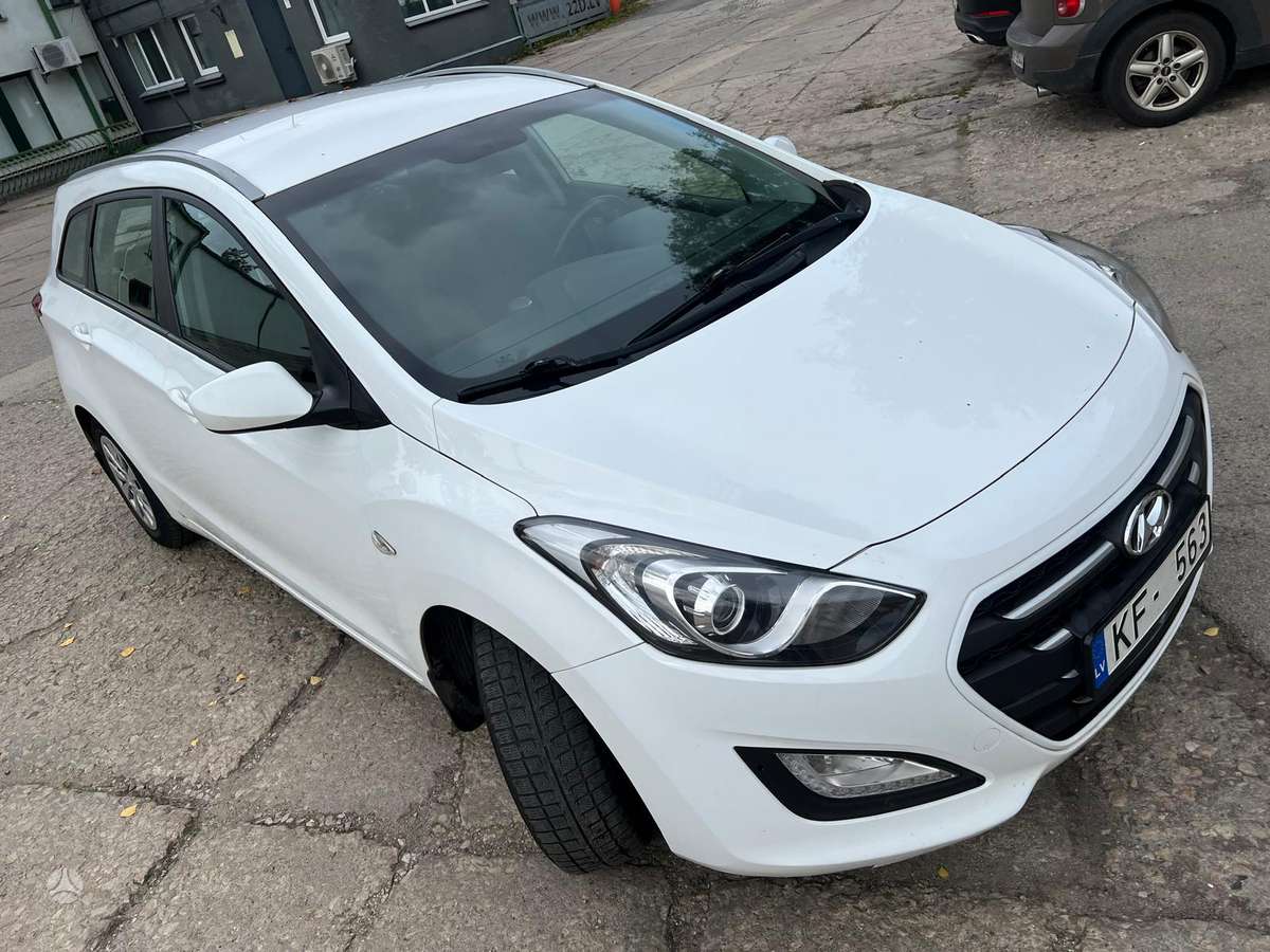 Hyundai i30 2015 — interior
