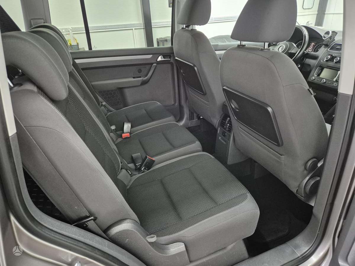 Volkswagen Touran 2011 — photo 13