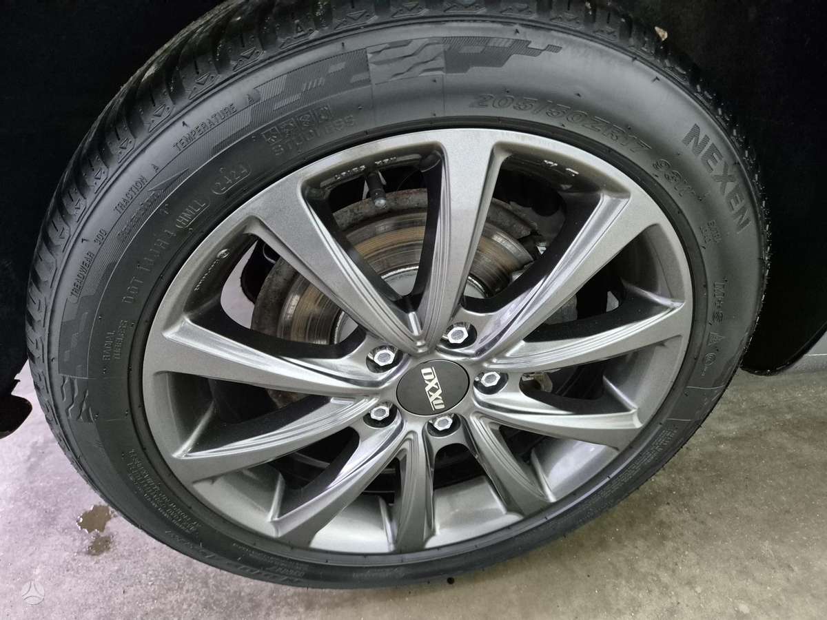 Volkswagen Touran 2011 — photo 15