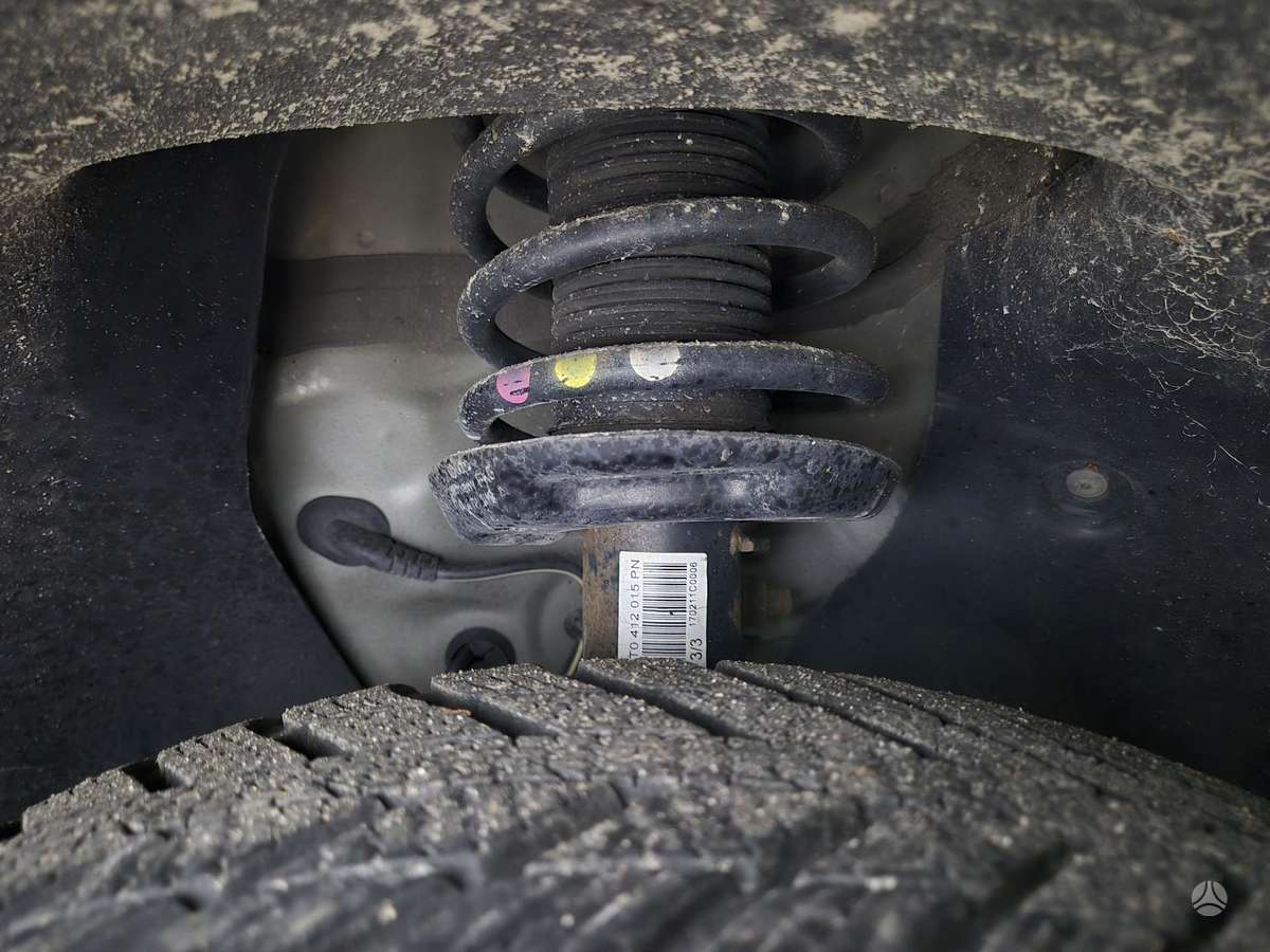 Volkswagen Touran 2011 — photo 18