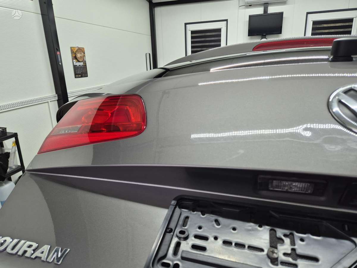 Volkswagen Touran 2011 — photo 19