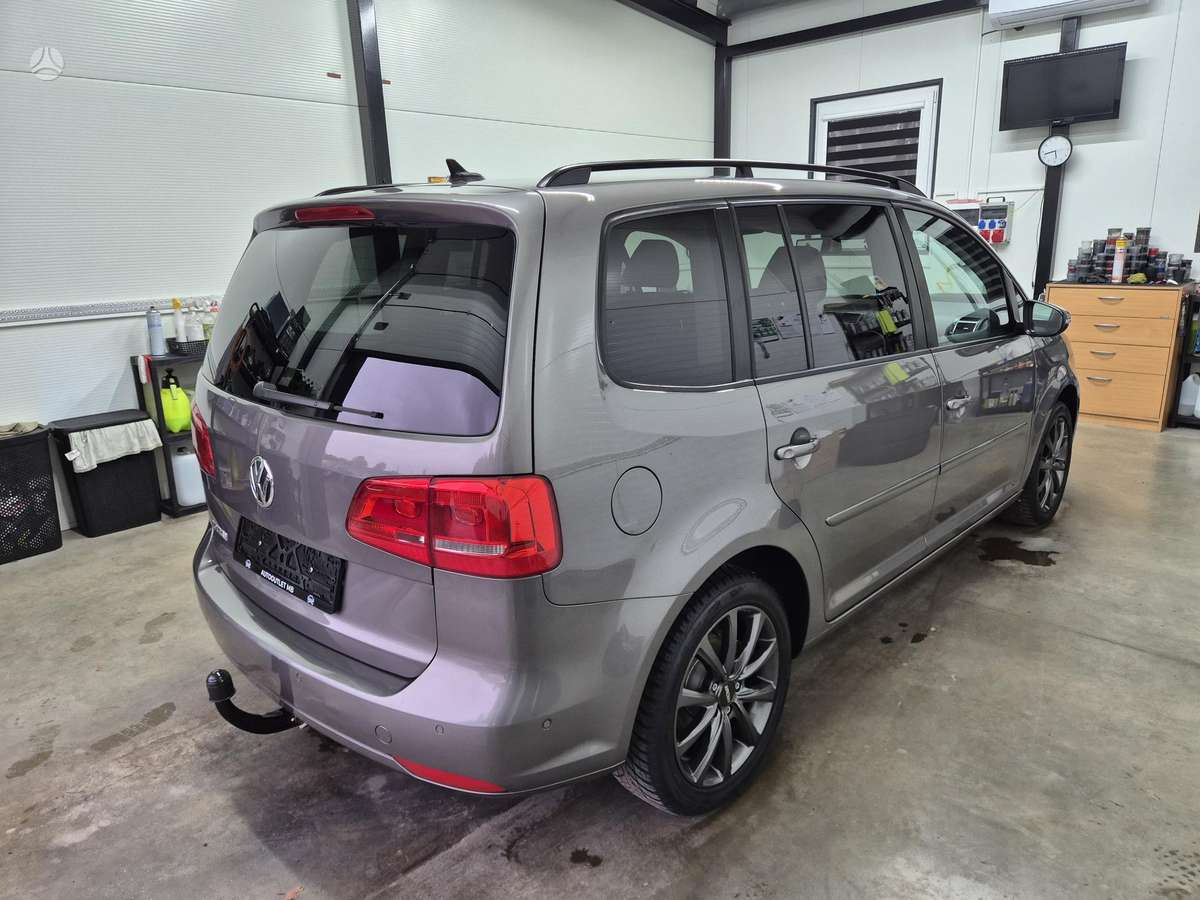 Volkswagen Touran 2011 — engine 1197 cm³, 105 HP (77kW)