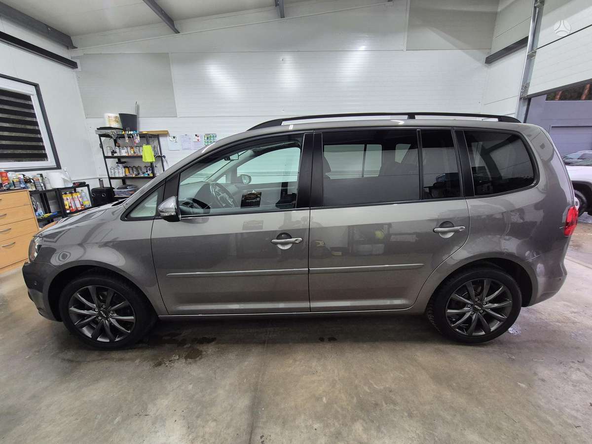 Volkswagen Touran 2011 — photo 6