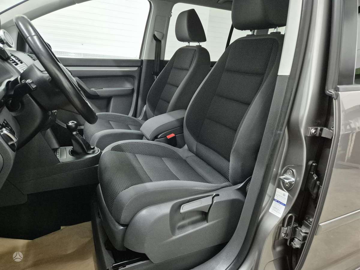 Volkswagen Touran 2011 — photo 8