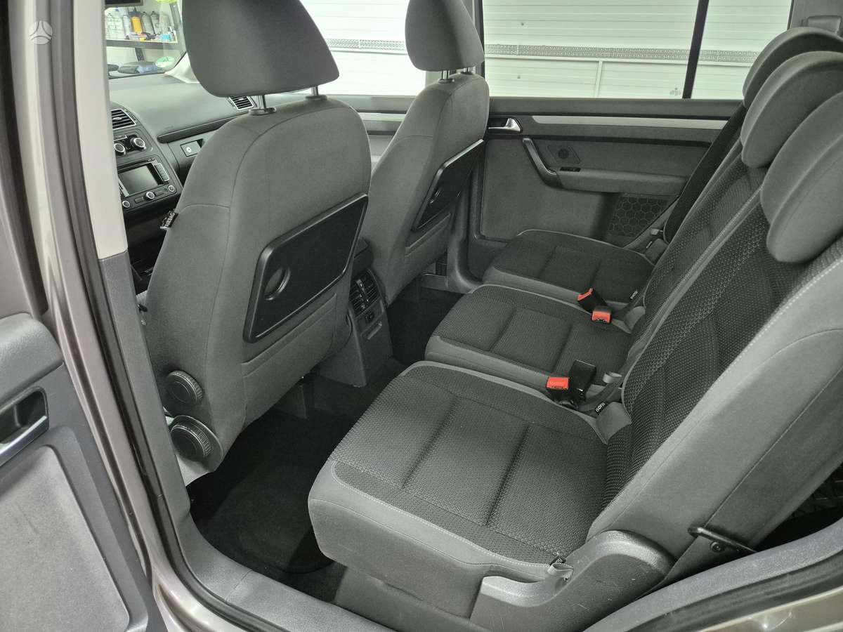 Volkswagen Touran 2011 — photo 9