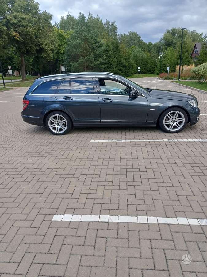 Mercedes-Benz C220 2008 — салон