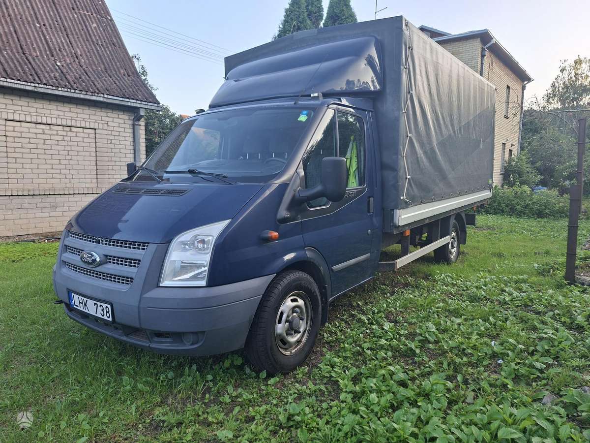 Ford Transit 2012 — вигляд ззаду