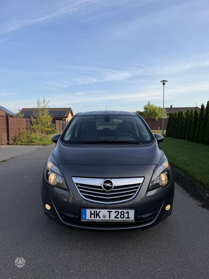 Opel Meriva 2011 — вигляд ззаду