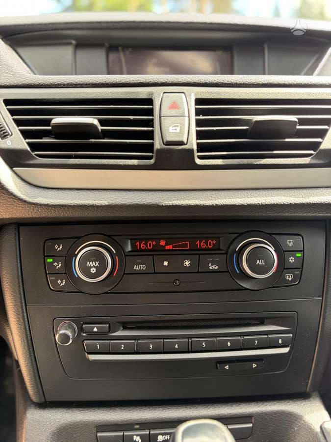 BMW X1 2011 — photo 19