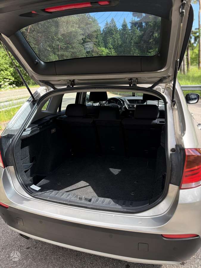 BMW X1 2011 — photo 7