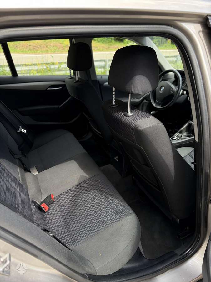 BMW X1 2011 — photo 8