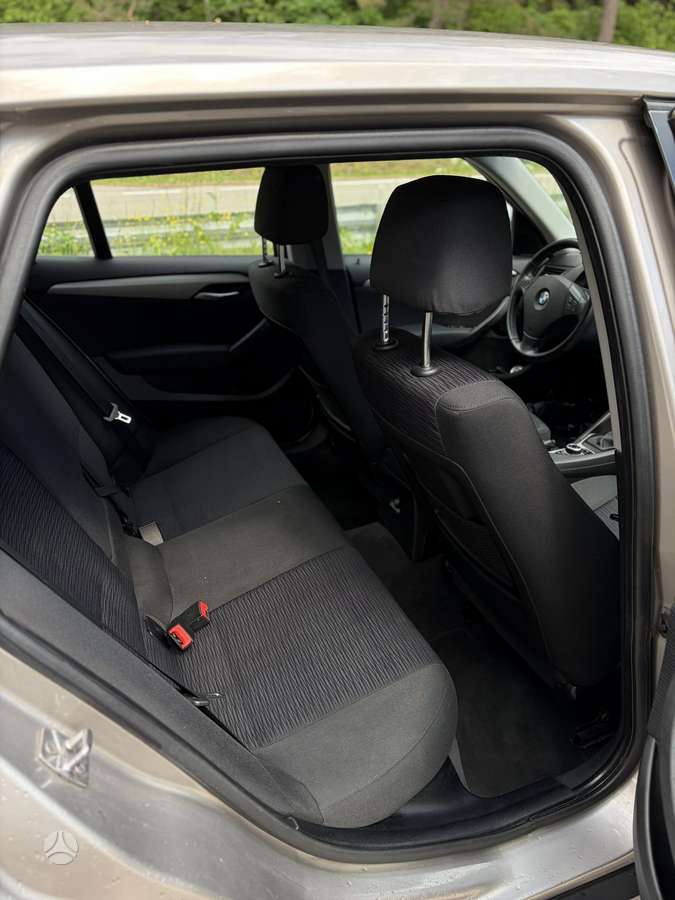 BMW X1 2011 — photo 9