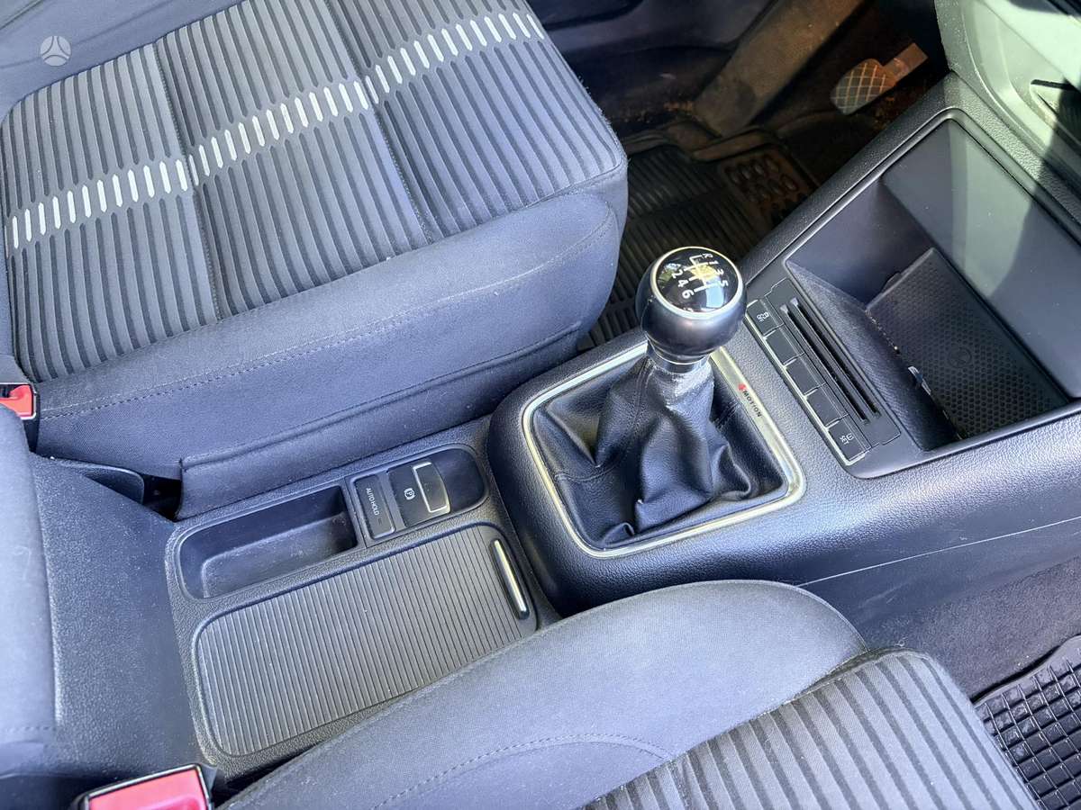 Volkswagen Tiguan 2010 — photo 12