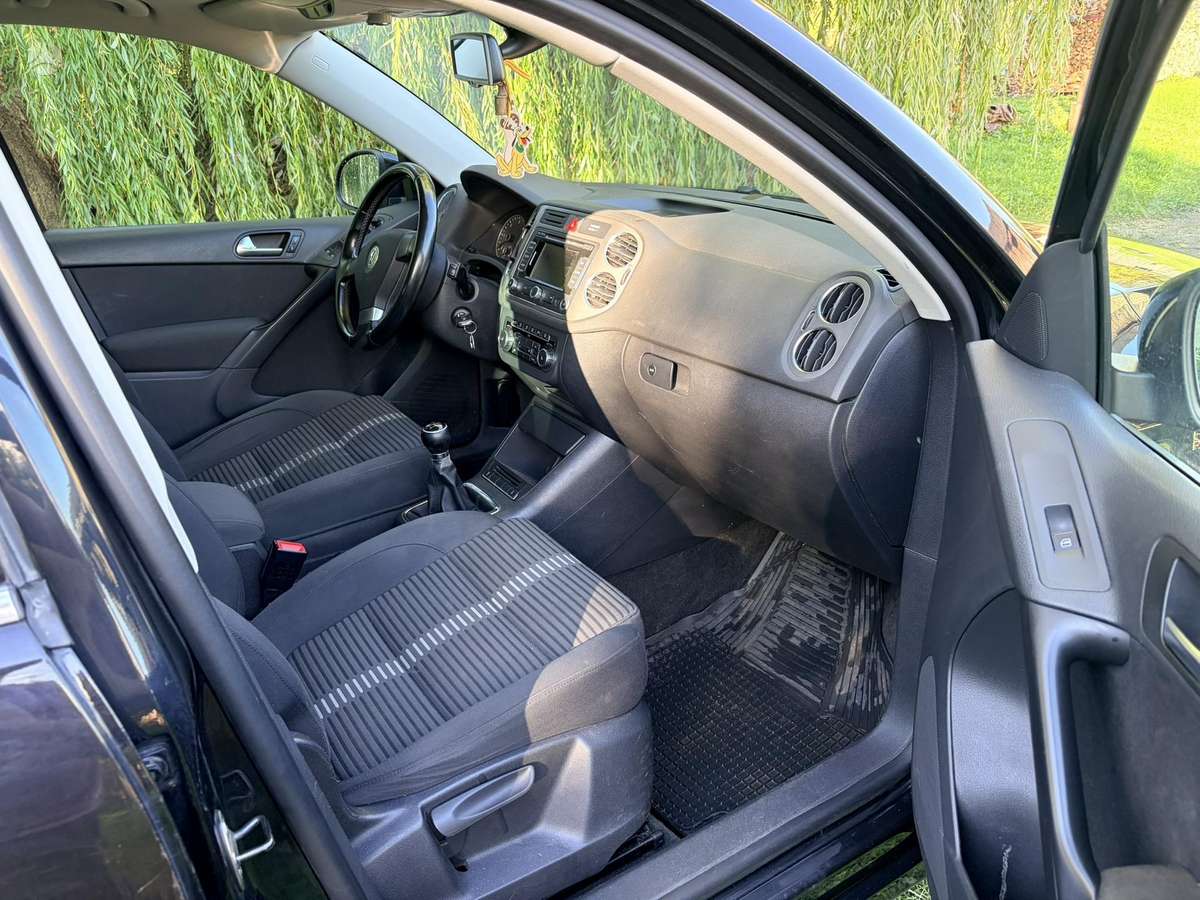 Volkswagen Tiguan 2010 — photo 9