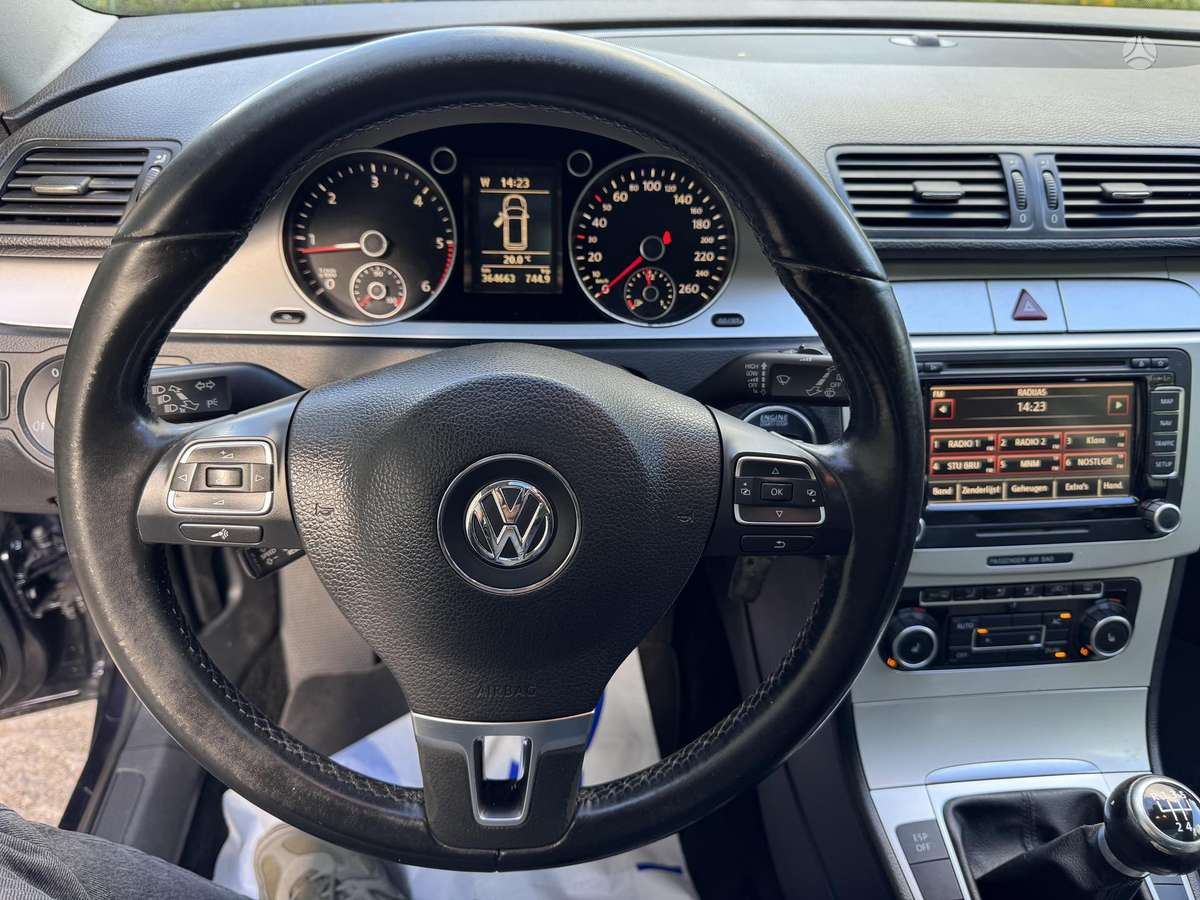 Volkswagen Passat 2010 — photo 11
