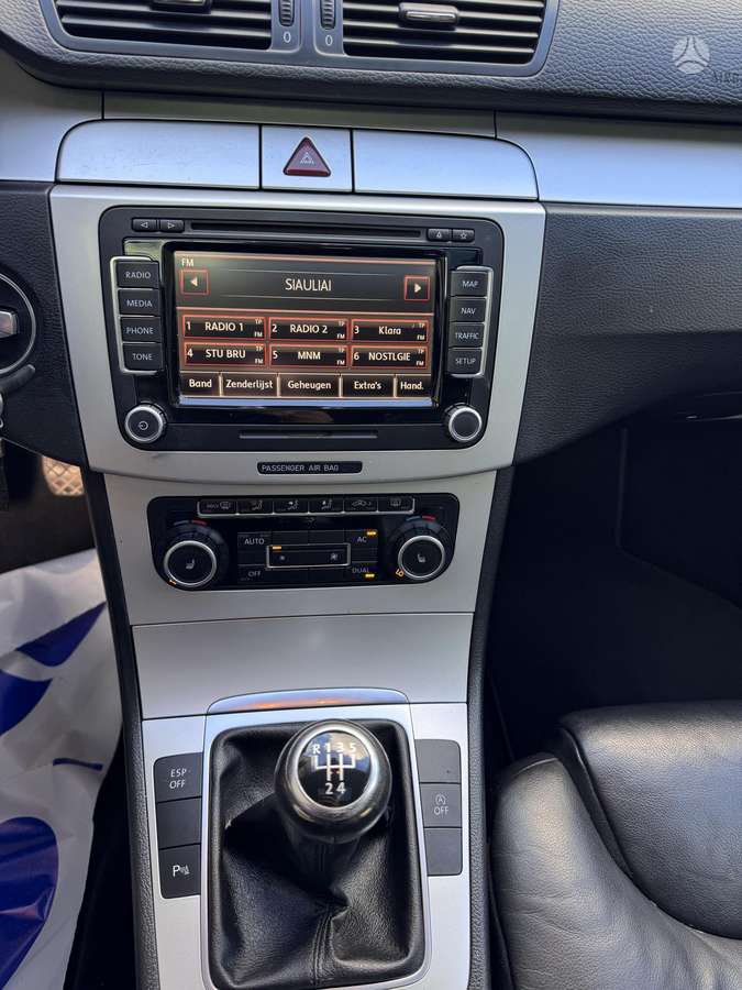 Volkswagen Passat 2010 — photo 16