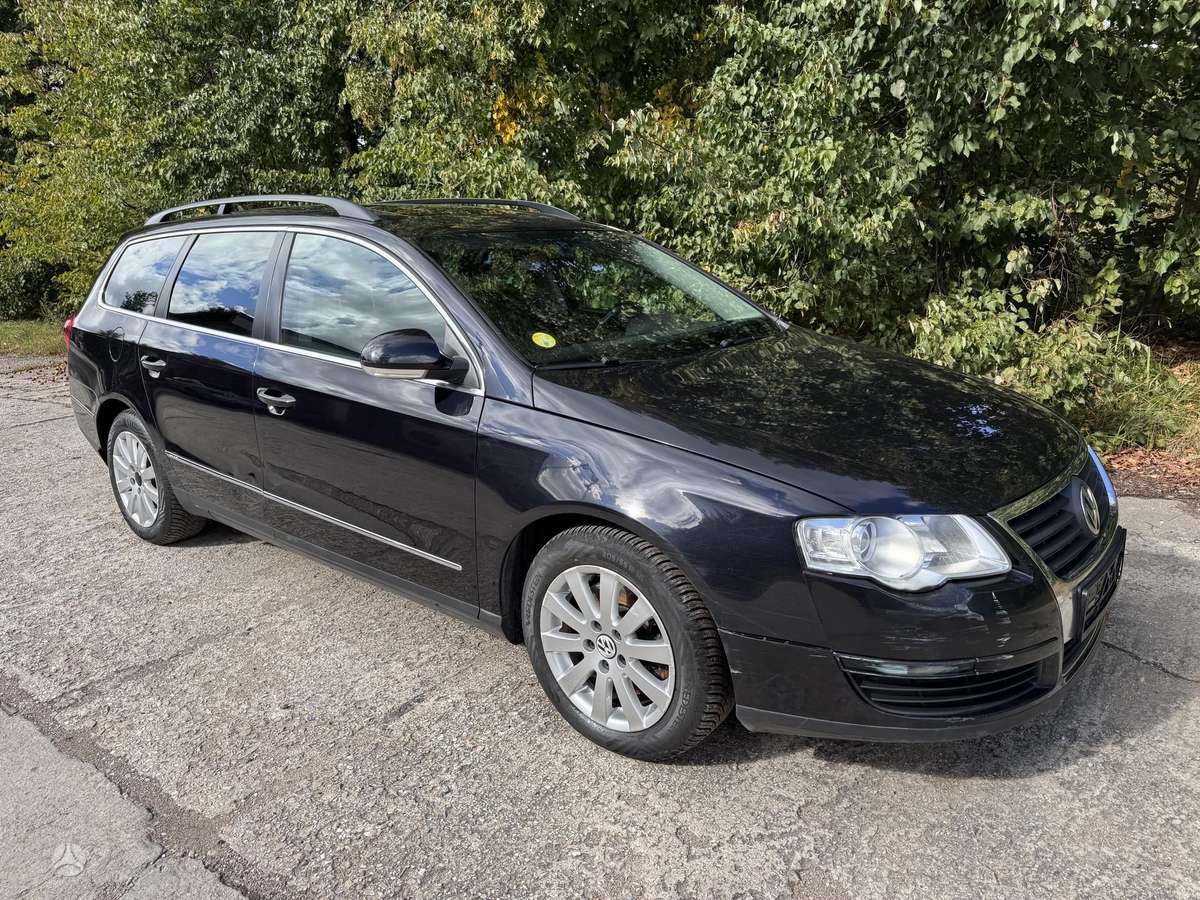 Volkswagen Passat 2010 — interior