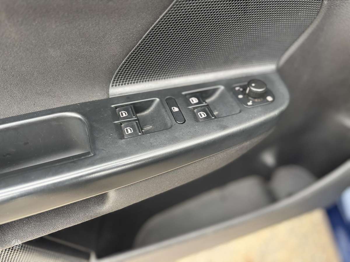 Volkswagen Golf 2011 — photo 12