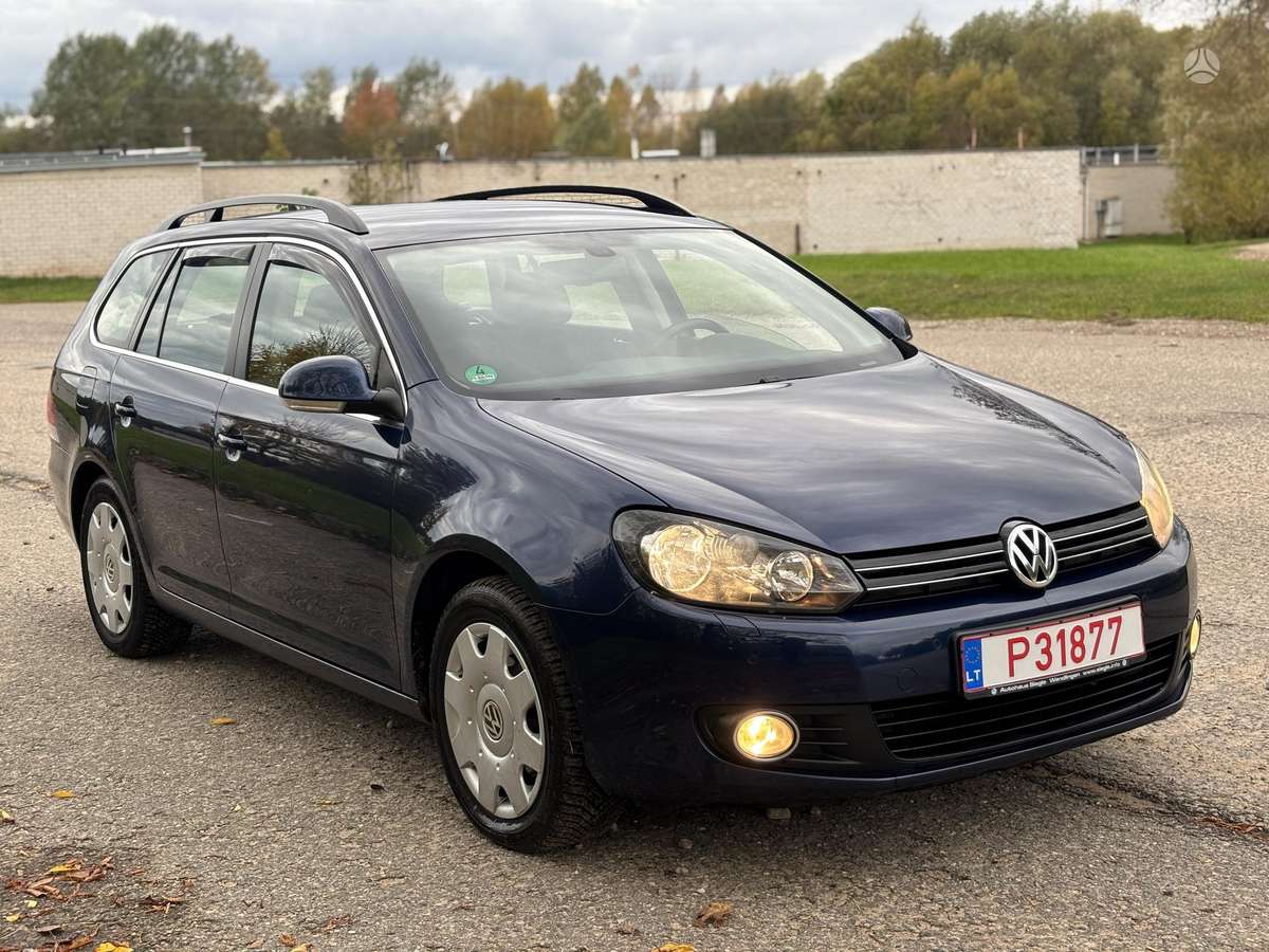 Volkswagen Golf 2011 — rear view