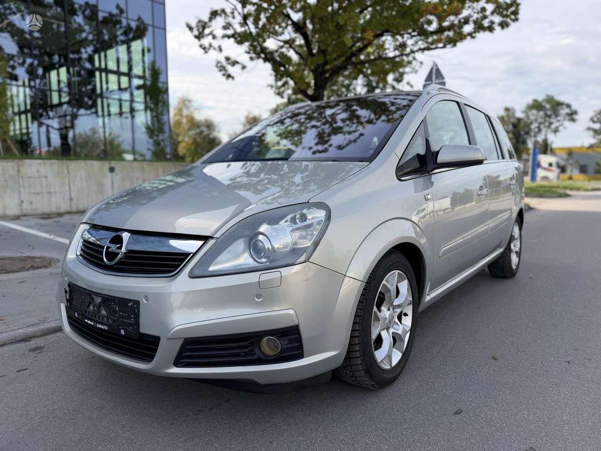 Opel Zafira 2006 — салон