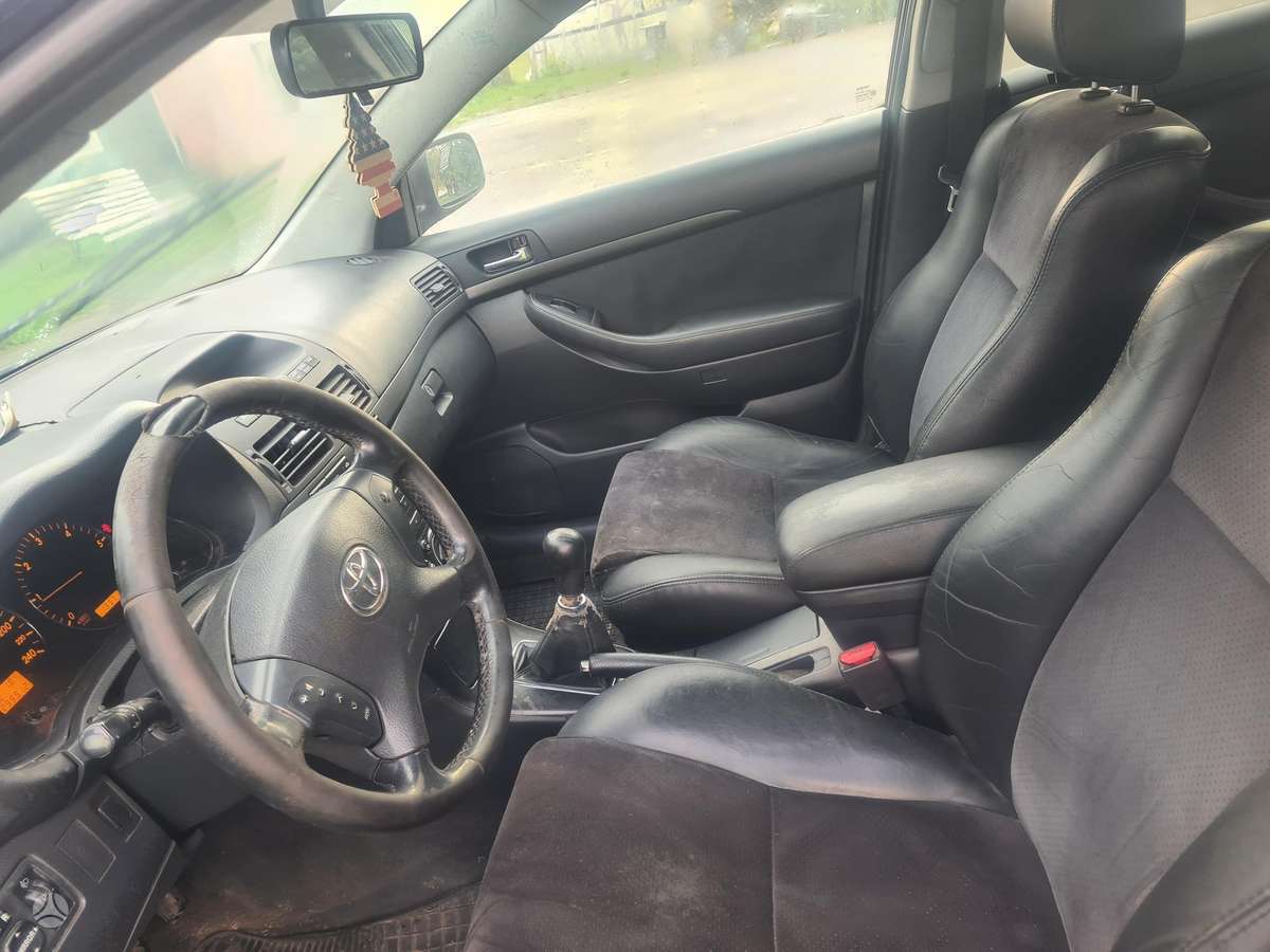 Toyota Avensis 2004 — photo 8