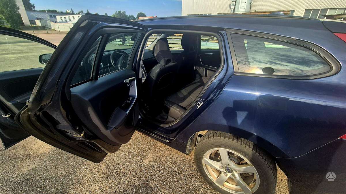 Volvo V60 2014 — photo 12