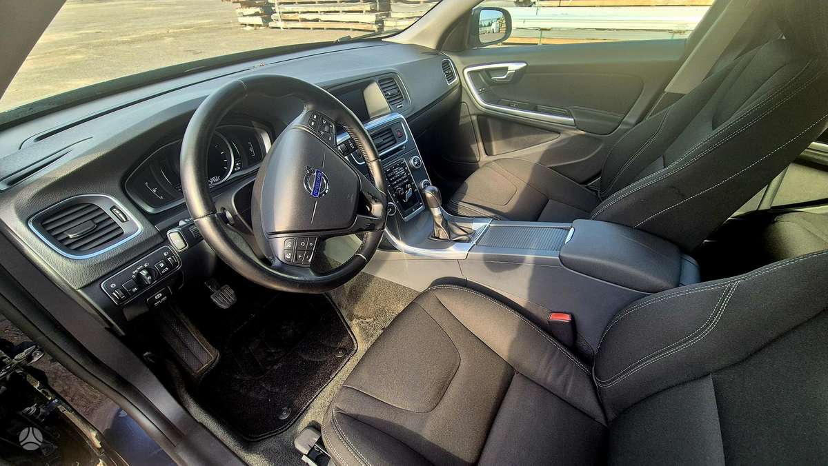 Volvo V60 2014 — photo 13