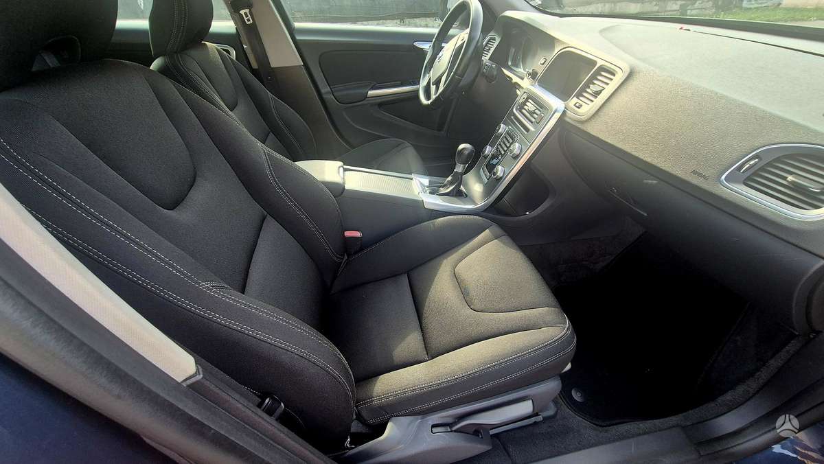 Volvo V60 2014 — photo 14