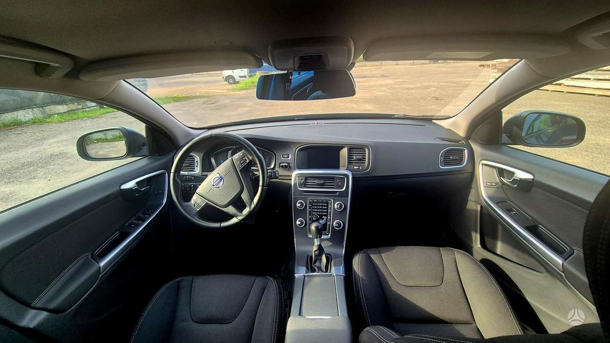 Volvo V60 2014 — photo 15