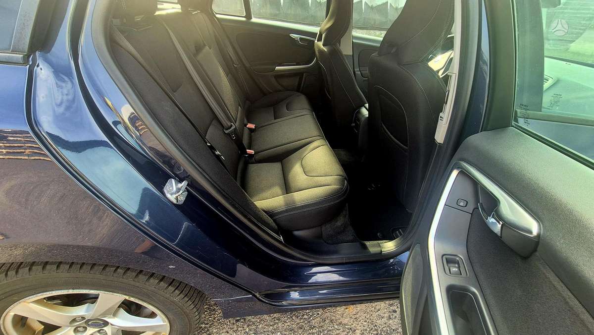 Volvo V60 2014 — photo 16