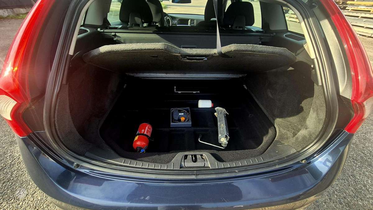 Volvo V60 2014 — photo 18