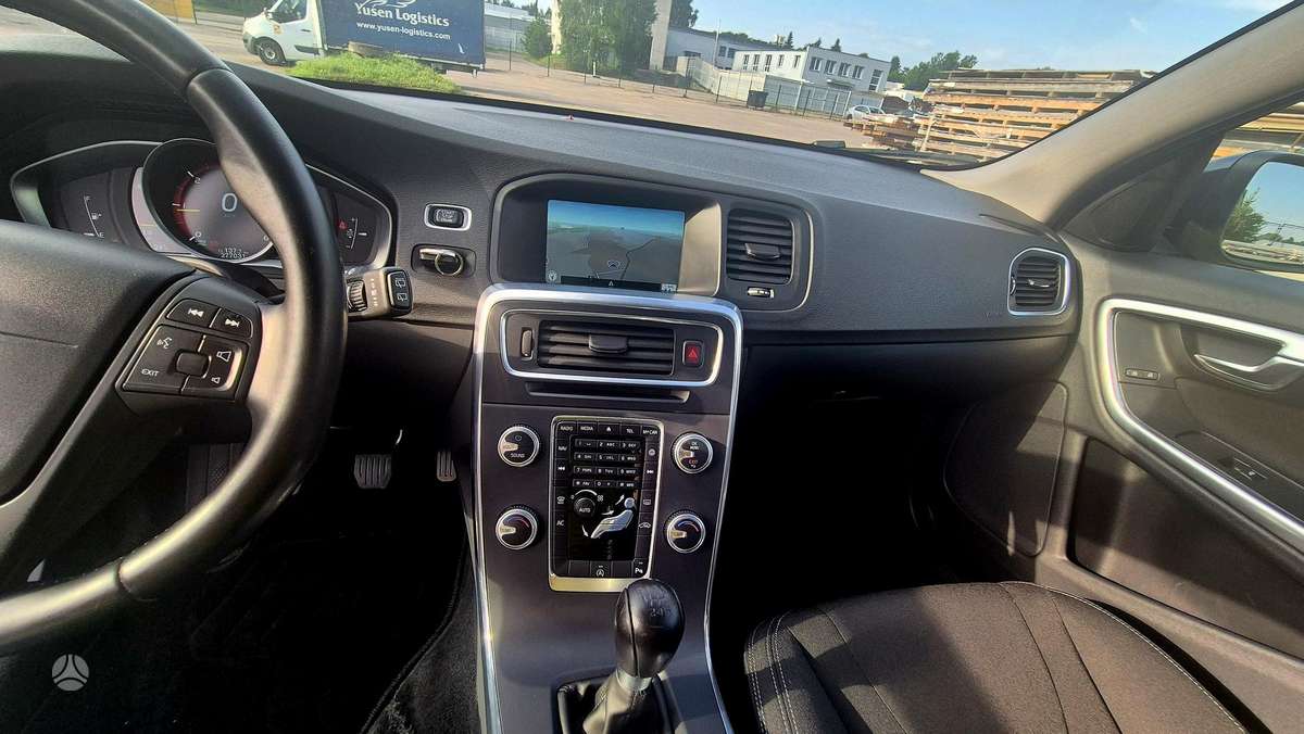 Volvo V60 2014 — photo 21