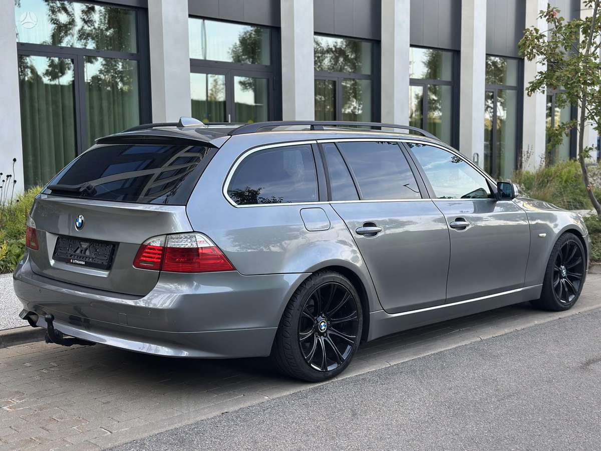 BMW 520 2007 — салон