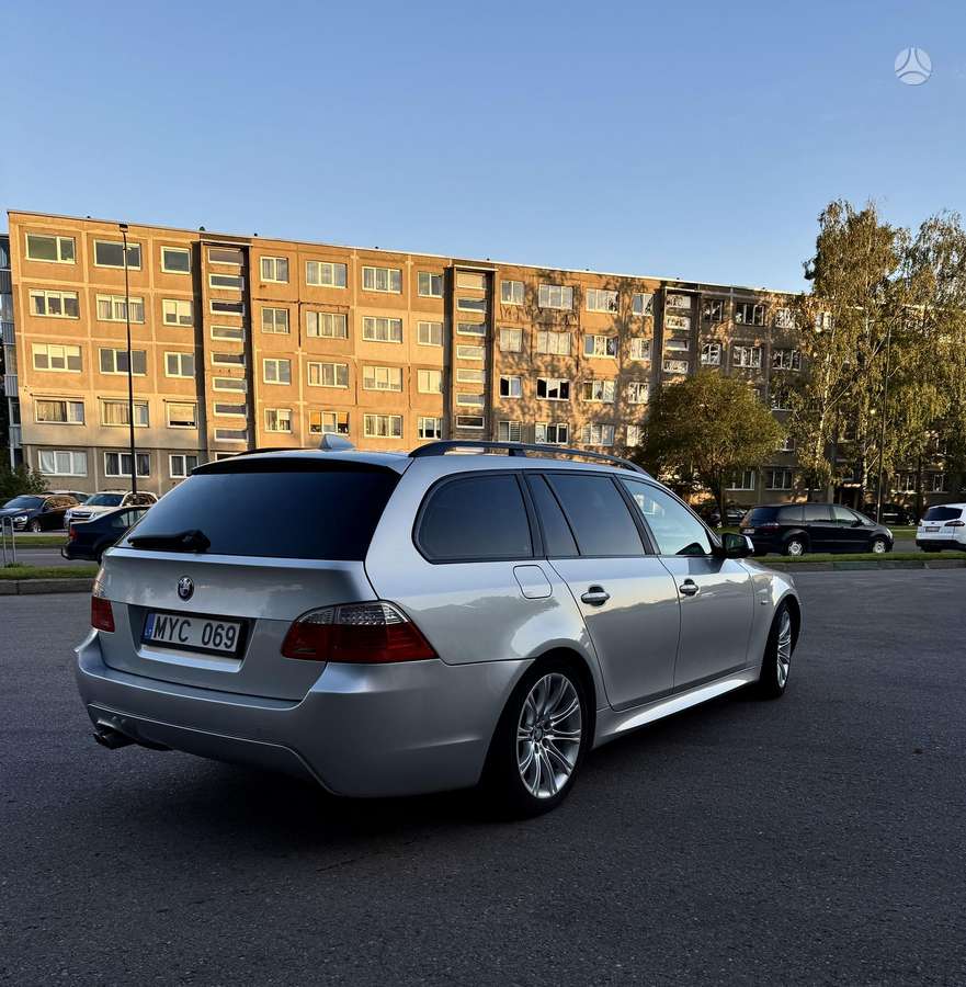 BMW 530 2009 — interior