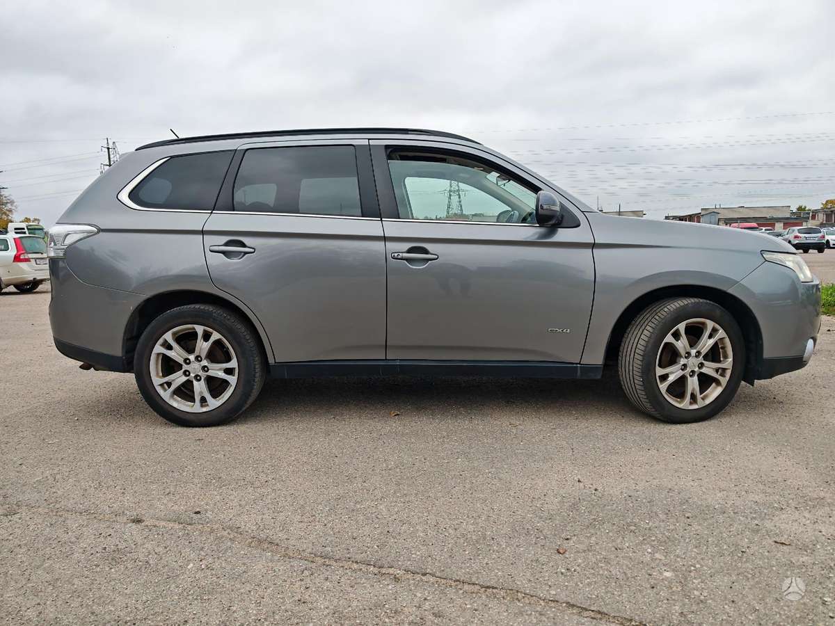 Mitsubishi Outlander 2014 — салон