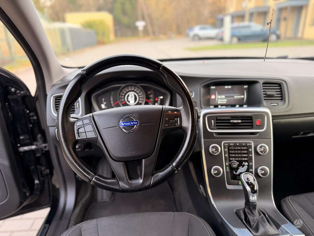 Volvo V60 2015 — фото 15