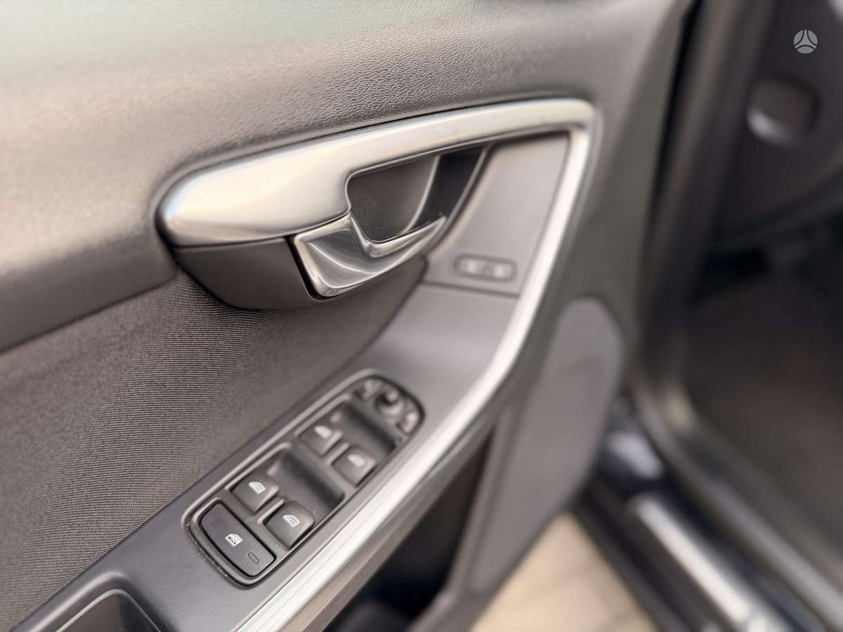 Volvo V60 2015 — фото 17