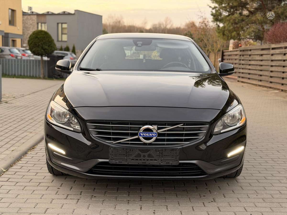 Volvo V60 2015 — вигляд ззаду