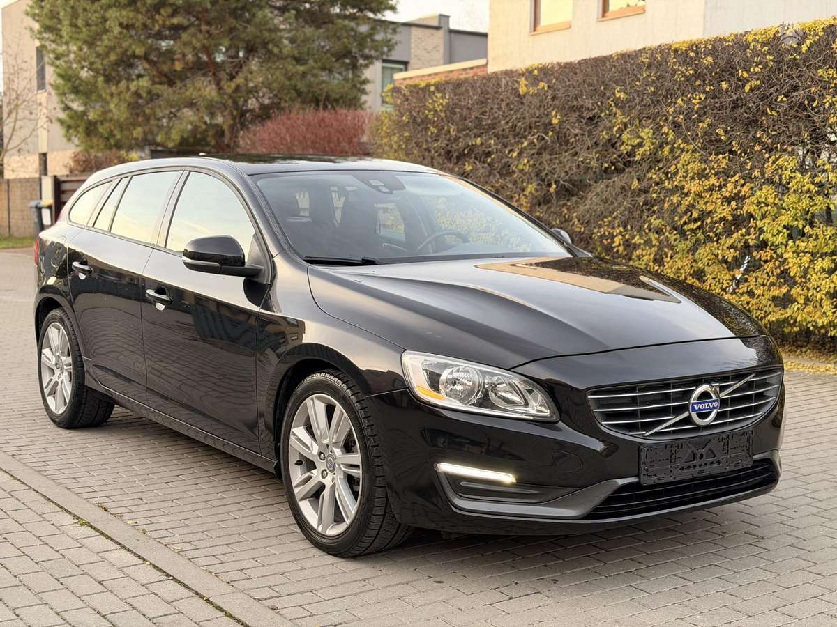 Volvo V60 2015 — салон
