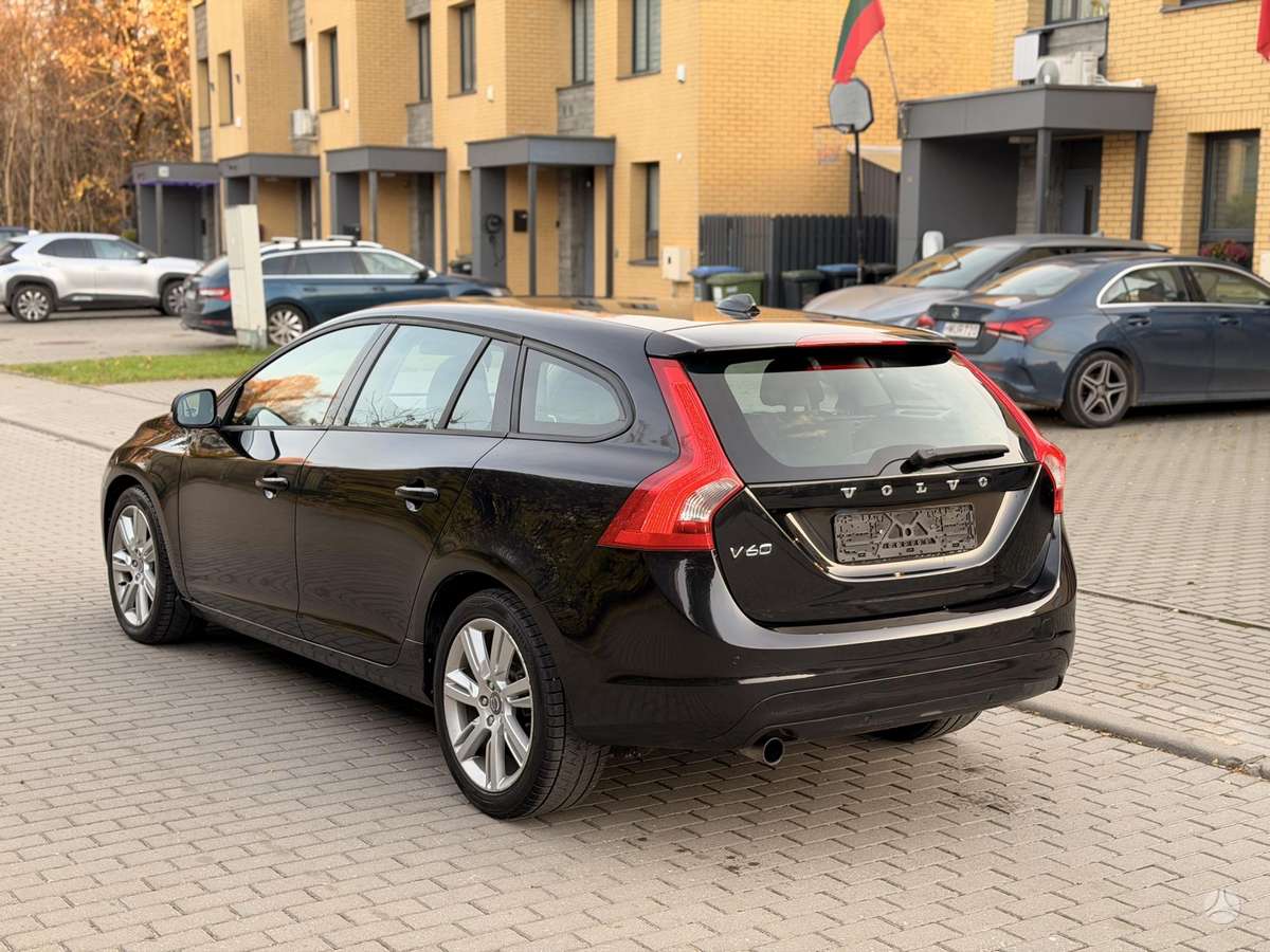 Volvo V60 2015 — фото 7